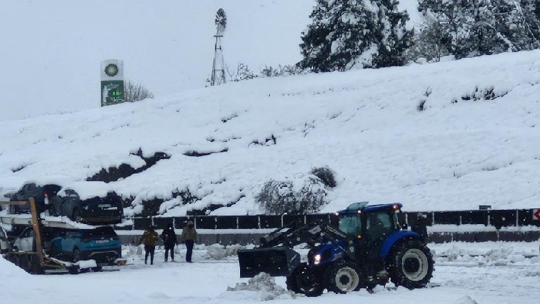 Motorists advised to postpone travel plans amid heavy snowfall – SABC News